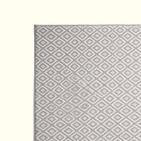Microfiber kitchen drying mat protecting countertop from water drops